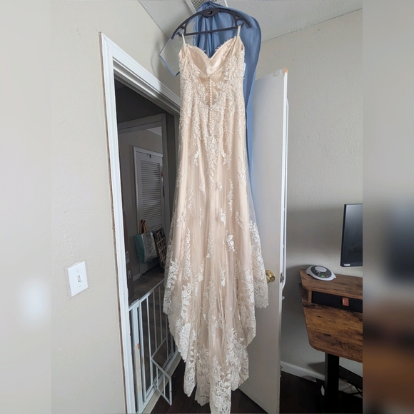 Maggie Sottero Nola Lace Wedding Dress - Picture 6 of 17